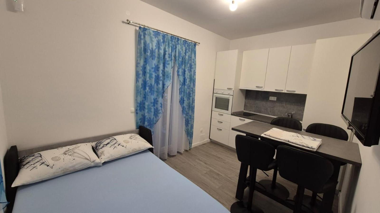 Apartments Sea Star Kastela Exterior photo